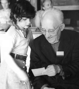 Le Père Faure avec une élève