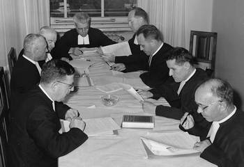 La commission sur les voeux corrige les textes qu'elle propose à l'assemblée générale