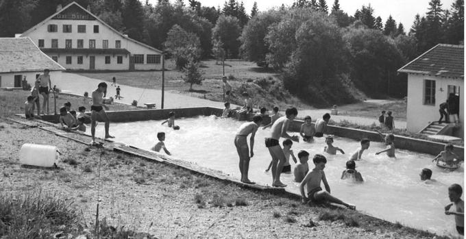 À la piscine de la colonie « Gai Soleil »