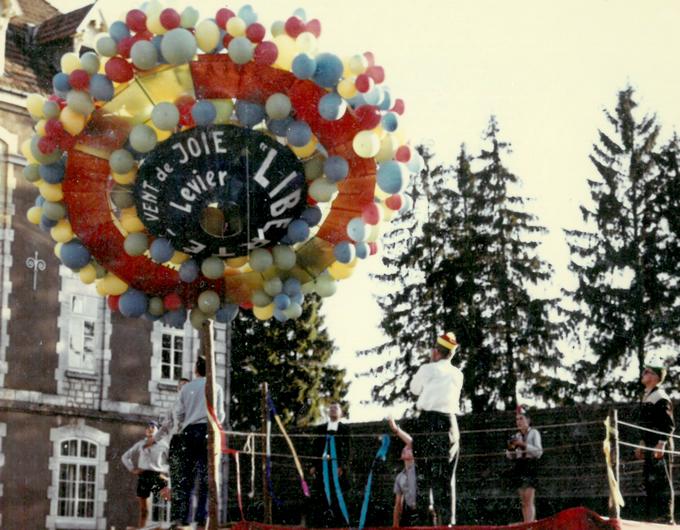Lancement de la soucoupe « Vent de Joie » à Levier