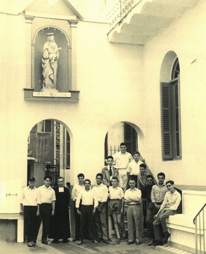 Un groupe d'élèves de l'école Lavigerie